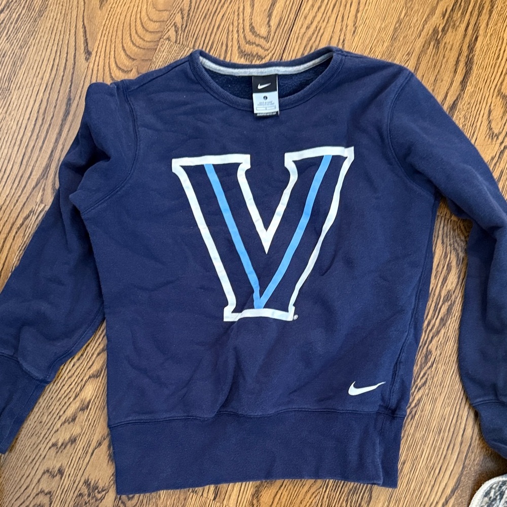 Nike Villanova crew neck size large